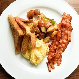 a plate of breakfast foods