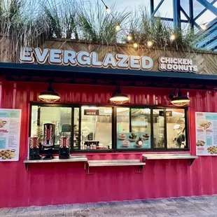 the outside of a restaurant