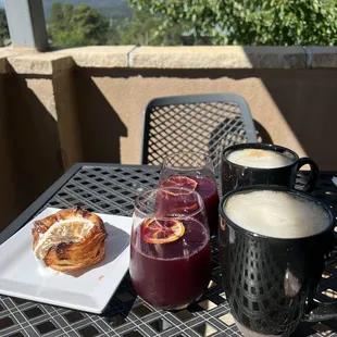 Sangria and lemon meringue pastry