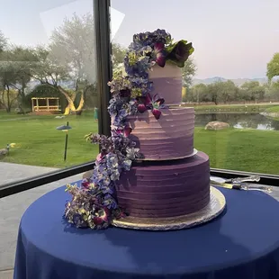 They added the flowers to the delicious cake from nadines