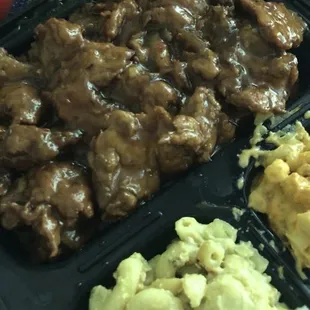 Vegan jerk chicken with Mac and cheese