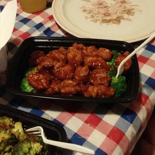 Dry chicken bits with tasteless broccoli