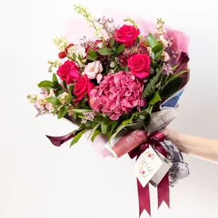 The Showstopper Signature Newspaper Wrap