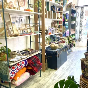 art, vintage, jewelry, Baggu, compost bins, cloth napkins, ceramics, and more @everydaybetter_by_greenmeadows