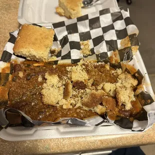 Bowl of chilli and cornbread