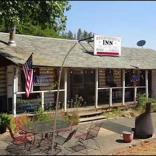 the outside of the restaurant