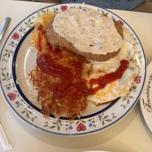 Hash browns with tenderloin, gravy and eggs