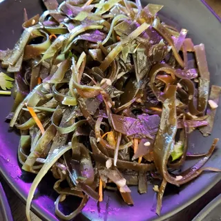 2. Sliced Seaweed with Minced Garlic
