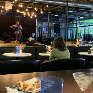 Live music on some evenings. Lots of seating options.