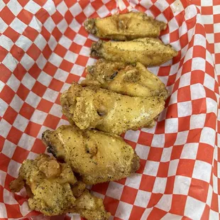 Lemon pepper chicken wings - 6 pc