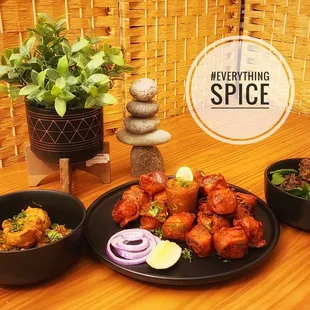 food, chicken wings and fried chicken