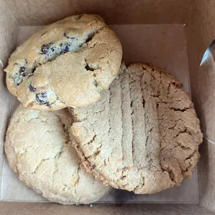 Chocolate chip, peanut butter &amp; snickerdoodle cookies.