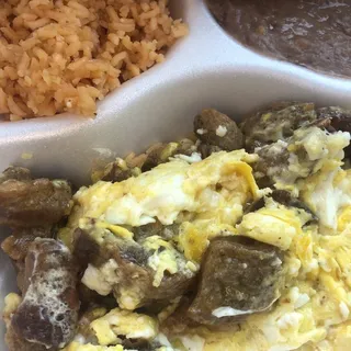 Chicharrones con Huevos