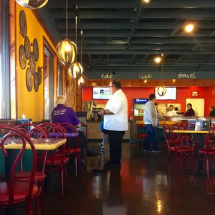 Chef/Instructor visiting with patrons
