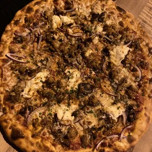 Fatto Uomo pizza, it had meatballs, ricotta, mushrooms, and red onions. Also very delicious!