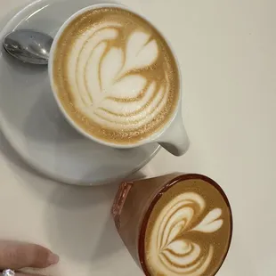 Vanilla latte &amp; cortado