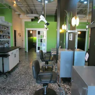 Salon floor, 5 chairs.