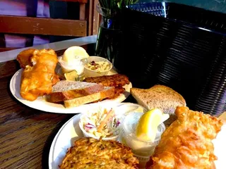 Bonnie & Betty's Bar & Restaurant