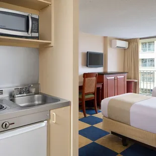 Ewa Waikiki Hotel 2-Bedroom Guestroom Kitchenette