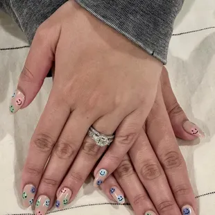 Full almond shape set with hand drawn design