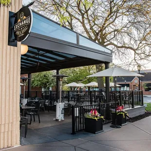 the outside of the restaurant