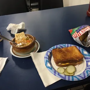 $15 for grilled cheese sandwich with soup and drink