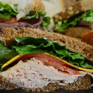 a turkey sandwich with lettuce and tomato