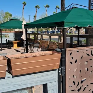 Charming enclosed pet friendly patio