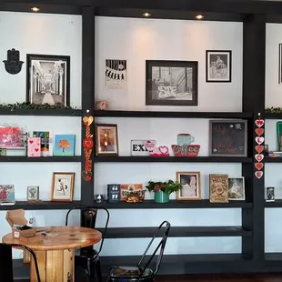 A view of the interior decor
