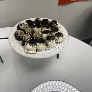 Cake ball white and dark chocolate