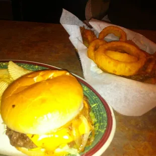 Ummmm... Get in my tum!!! Cheeseburger with grilled onions and onion rings!