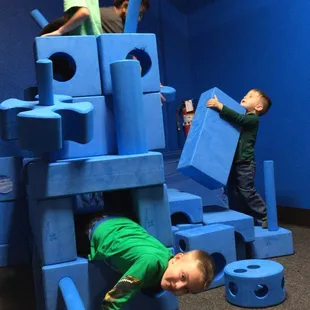 Explorium Denton - building a ship