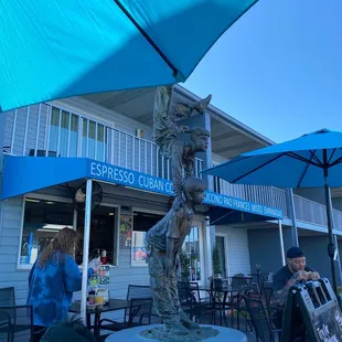 a statue of a baseball player