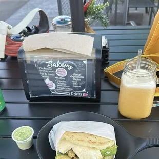 Chicken avocado Arepa Sandwich, tomate de árbol juice