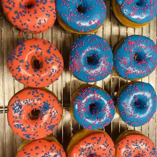 You can choose color and sprinkle what you want to order  Only pre order