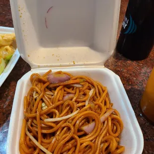a take out container of noodles