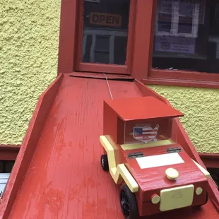 Drive through service lane