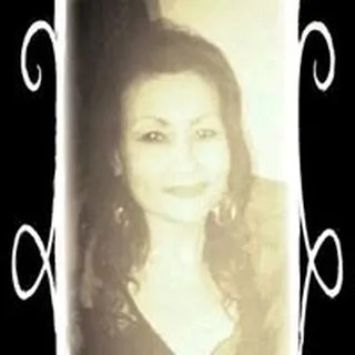 Chelle L.