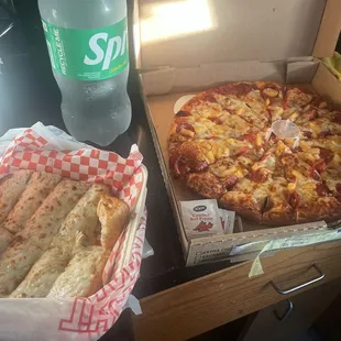 Cheese Bread pepperoni pineapple pizza 2 litter