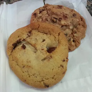 fresh-baked cookies