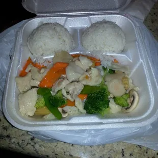 Chicken and vegetables in white sauce- awesome