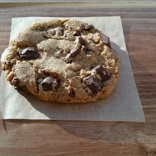 Chewy Chocolate Chip Cookie
Made with whole grain spelt flour for depth of flavor and nutrients!