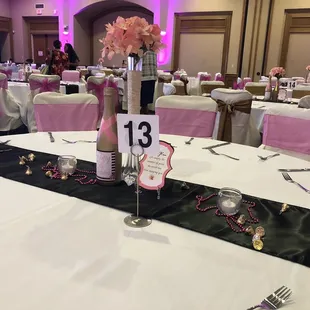 The chairs had alternating colored ribbons.