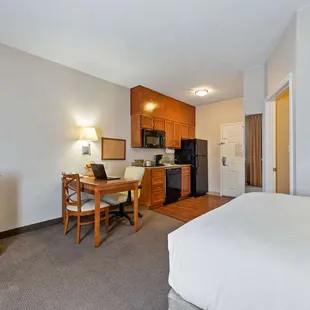Studio Suite - 1 Queen Bed