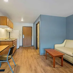 Deluxe Studio - 1 Full Bed