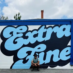 If there&apos;s a mural, I need a picture with it