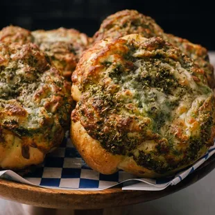 Pesto Knot