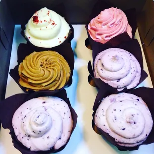 Red velvet, raspberry lemon, coffee, blueberry. The blueberry was everyone&apos;s favorite