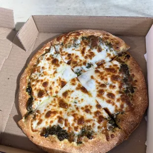 Pesto pizza small delicious
