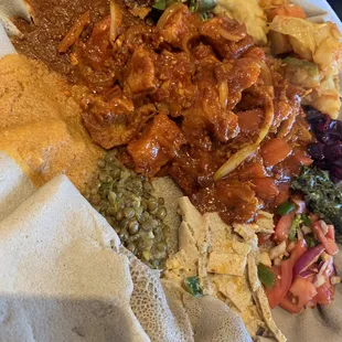 Veggie platter with &quot;Asa Gulash&quot; at the center